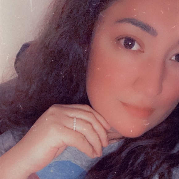 Meet your Posher, Mireya - Picture 1 of 1